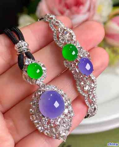 翡翠吊墜鏈批發價格全知道 克價與單件詳解